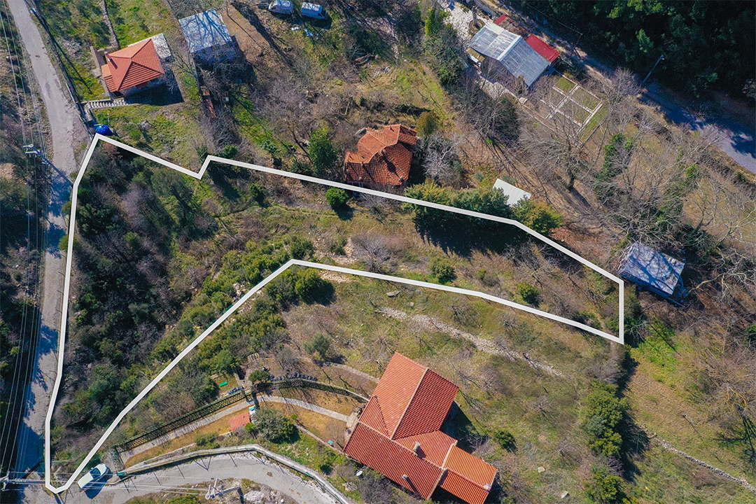 Bornova Yakaköy'de Satılık 1.750 m2 Bahçe